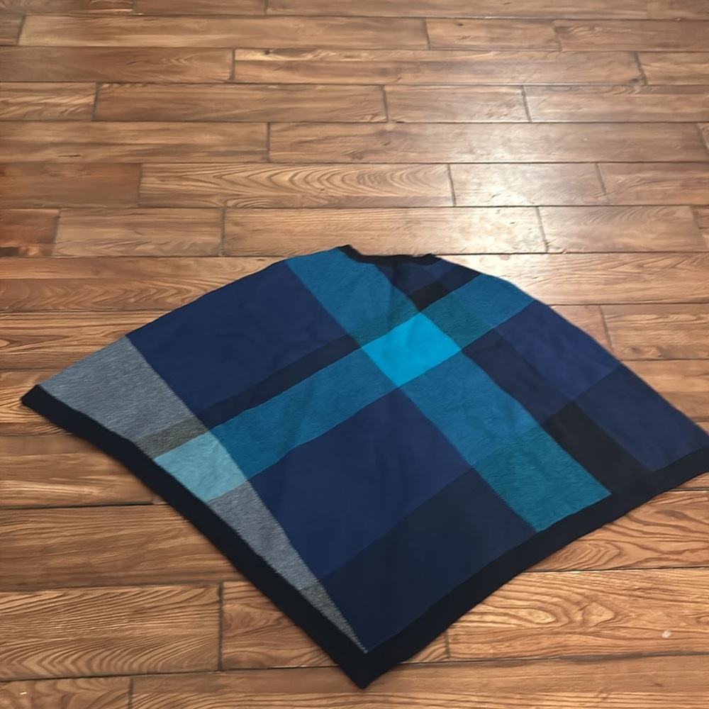 Liz Claiborne blue plaid poncho one size - Picture 3 of 3